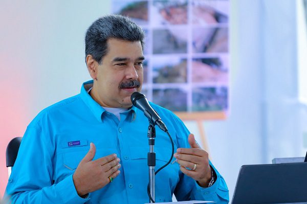 Turistas que visitan el país expresan su deseo de quedarse a vivir aquí, según Maduro