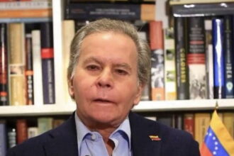 "Que se vayan todos": Diego Arria arremete contra la dirigencia opositora y pide una renovación