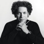 Gustavo Dudamel sale de la Ópera de París