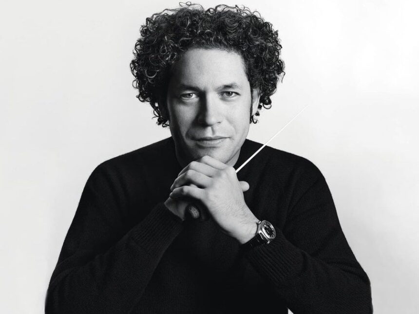 Gustavo Dudamel sale de la Ópera de París