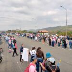 Docentes de Portuguesa y Barinas protestan en puente Páez