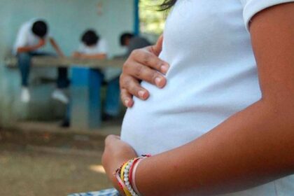 Venezuela reporta una disminución muy leve en embarazos de adolescentes