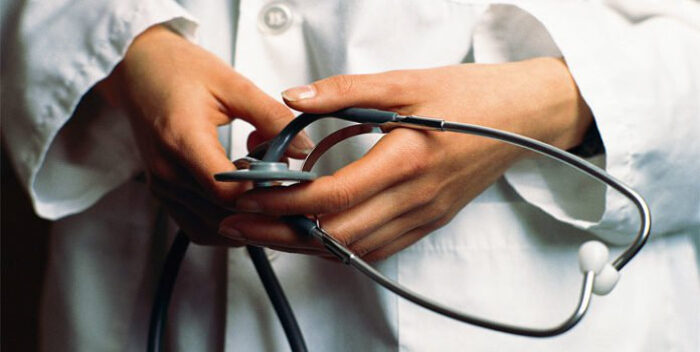 Dictan privativa de libertad a médico por abuso sexual de dos hermanas