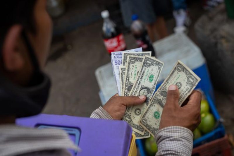 Aumento del dólar en un año ha afectado a mercados en Maracaibo y Cabimas