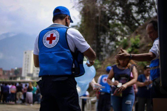 Cruz Roja Venezolana lleva agua potable a más de 16.000 personas en Cumaná
