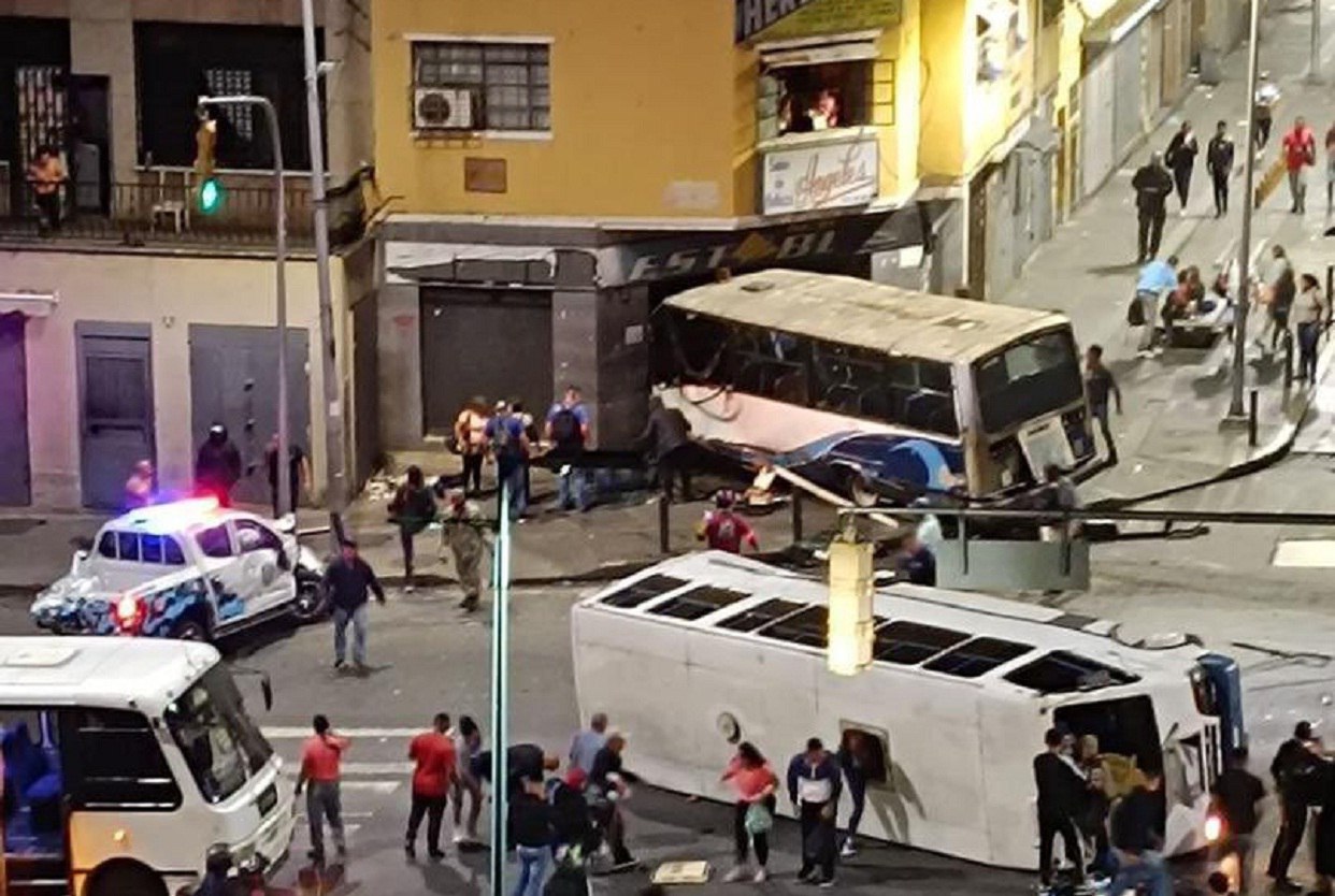 Una menor de 13 años murió tras el grave accidente en la avenida Baralt ...