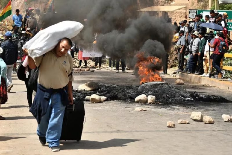 Bloqueos de carreteras ya generan desabastecimiento en Bolivia - El ...