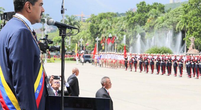 Nicolás Maduro encabezó el desfile militar para celebrar la Declaración ...