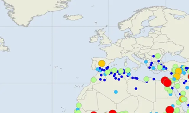 Mapa del mundo que muestra, por puntos, los lugares en riesgo de sufrir episodios de calor extremo para el año 2050.