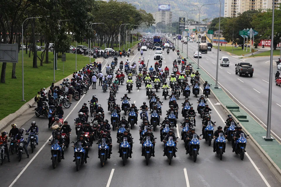 Transportistas chavistas marchan en Caracas por la liberación de Maduro ...