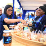 Delcy Rodríguez supervisa feria de pescado en Petare