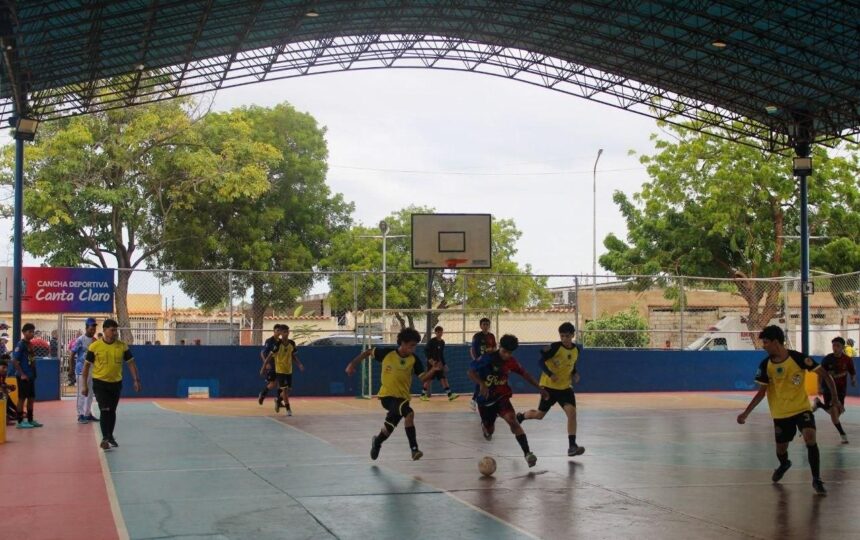 Alcaldía de Maracaibo reinaugura cancha de Cantaclaro